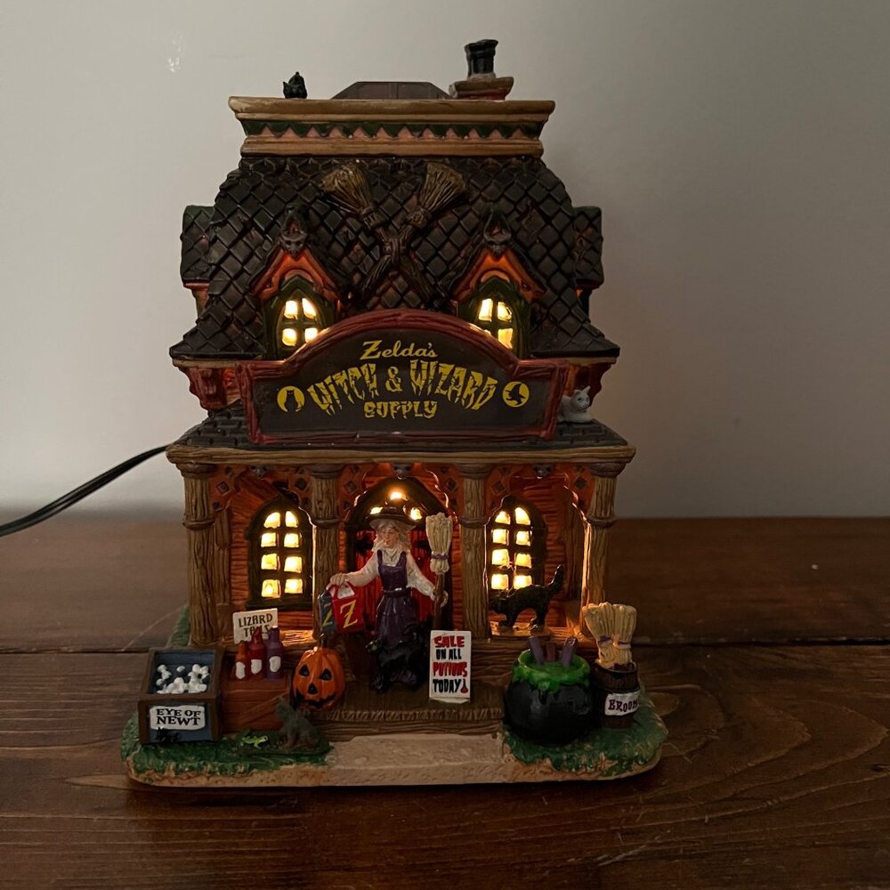 Lemax Zelda's Witch & Wizard Supply House Halloween Village WITH LIGHT WORKS